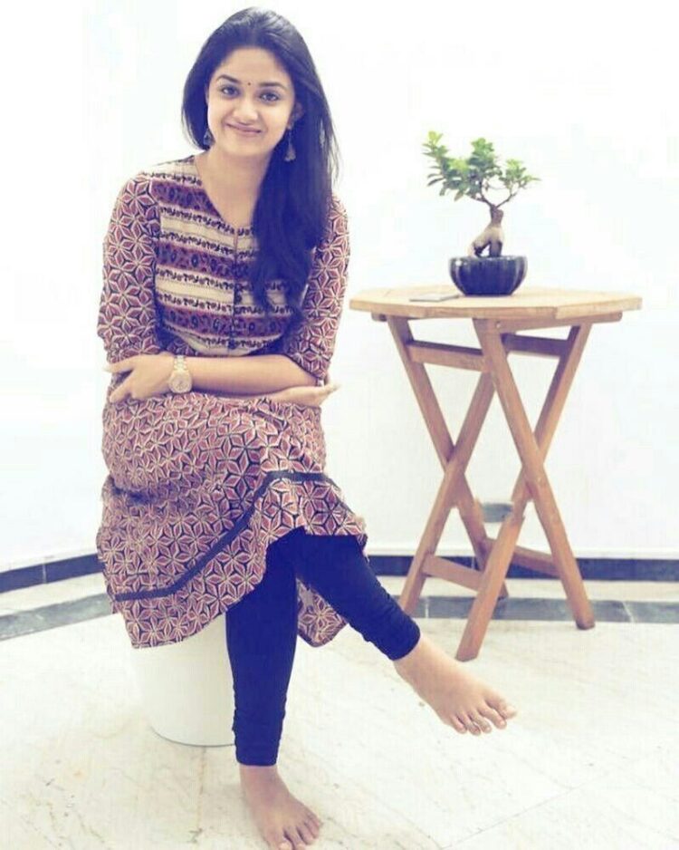 keerthy suresh feet 2