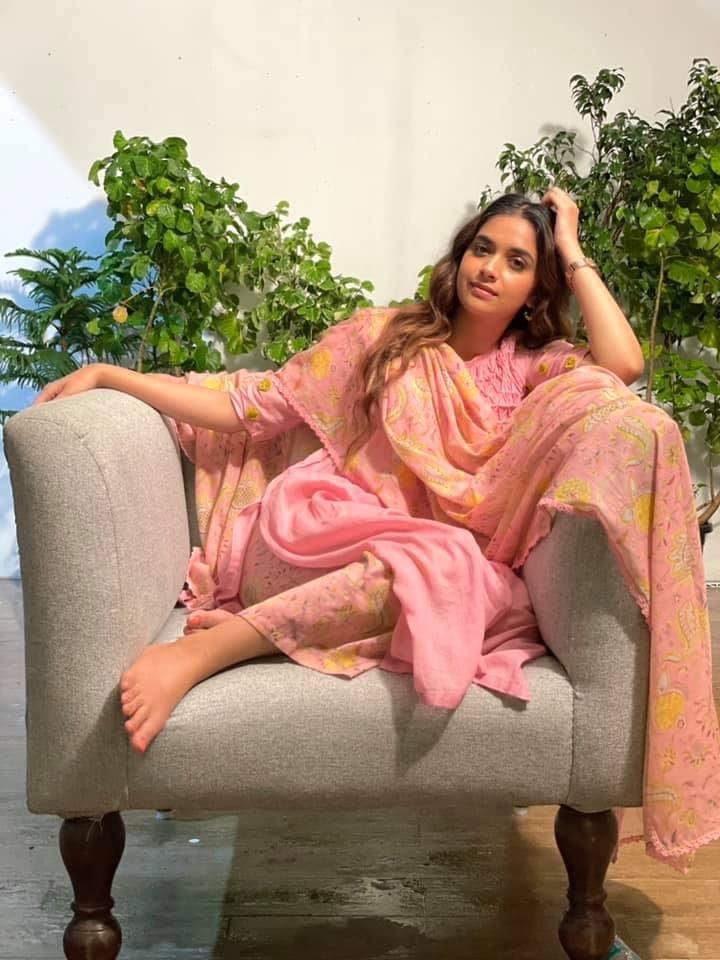 keerthy suresh feet