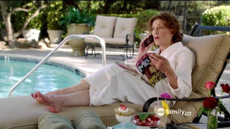 kelly bishop feet
