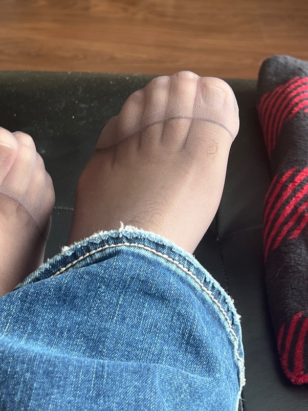 kelly caresse feet 5