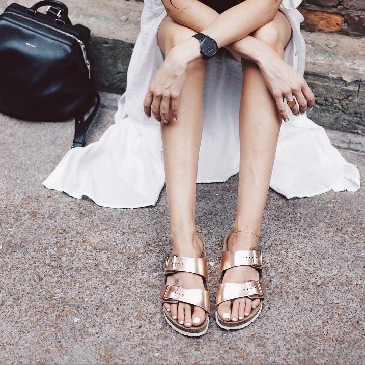 kelly henderson feet 6