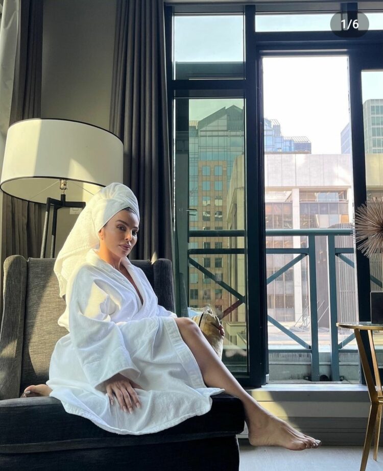 kelly kelekidou feet 2