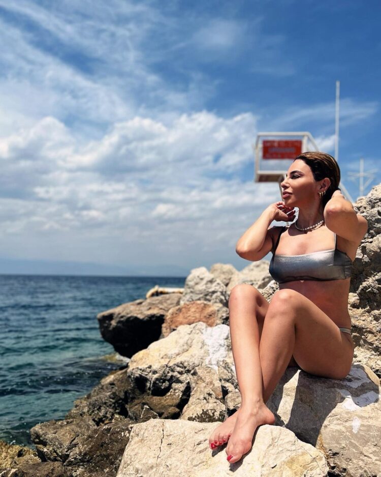 kelly kelekidou feet