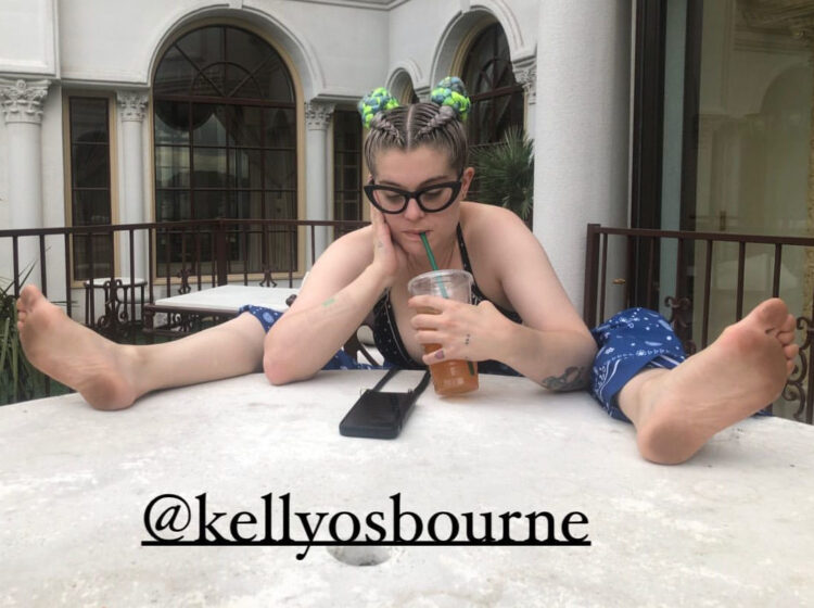 kelly osbourne feet 5