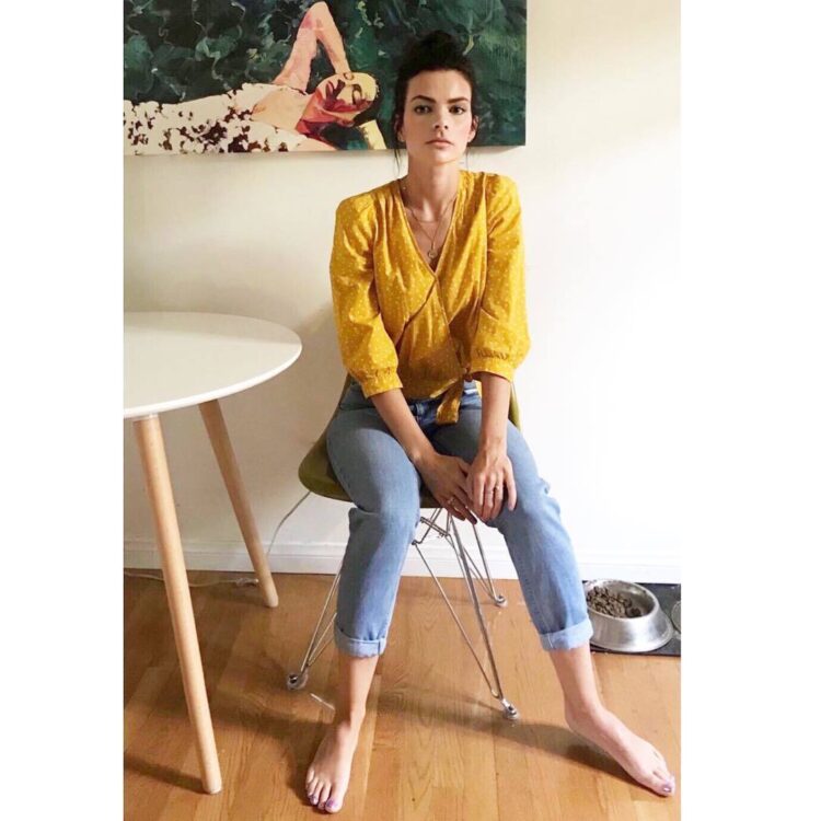 kelly oxford feet