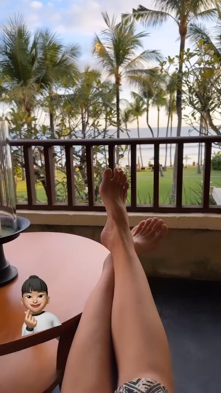 kelly tandiono feet 1