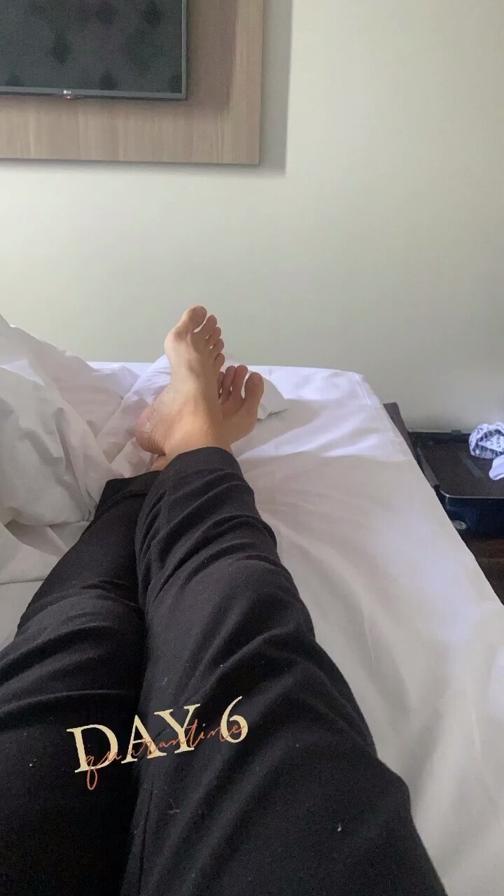 kelly tandiono feet 3