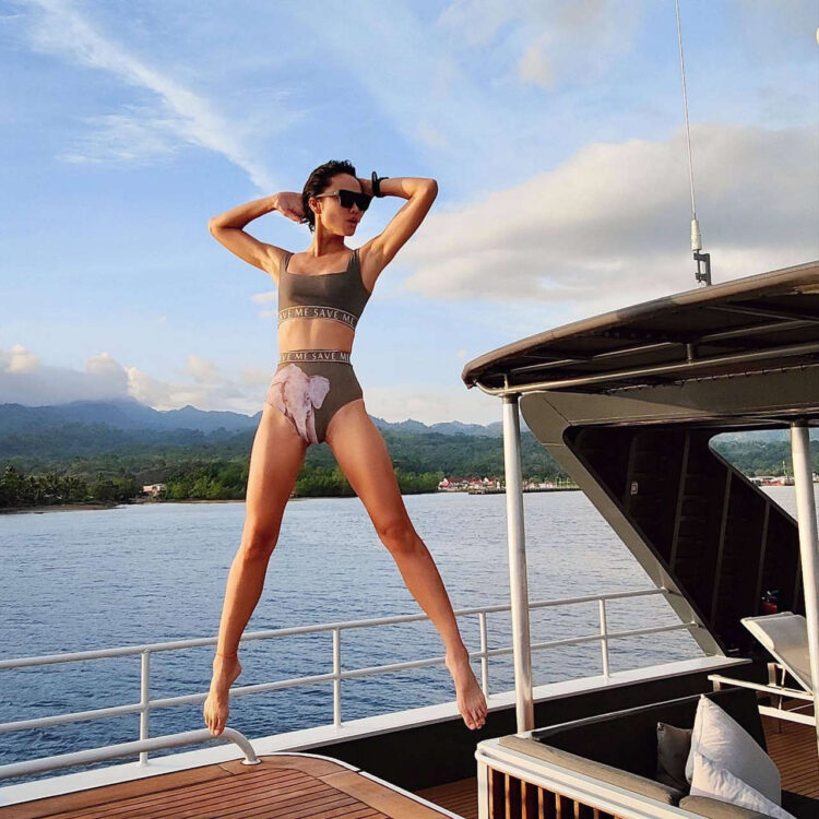 kelly tandiono feet 5