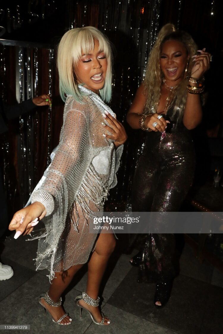 kenashia douglas feet 5