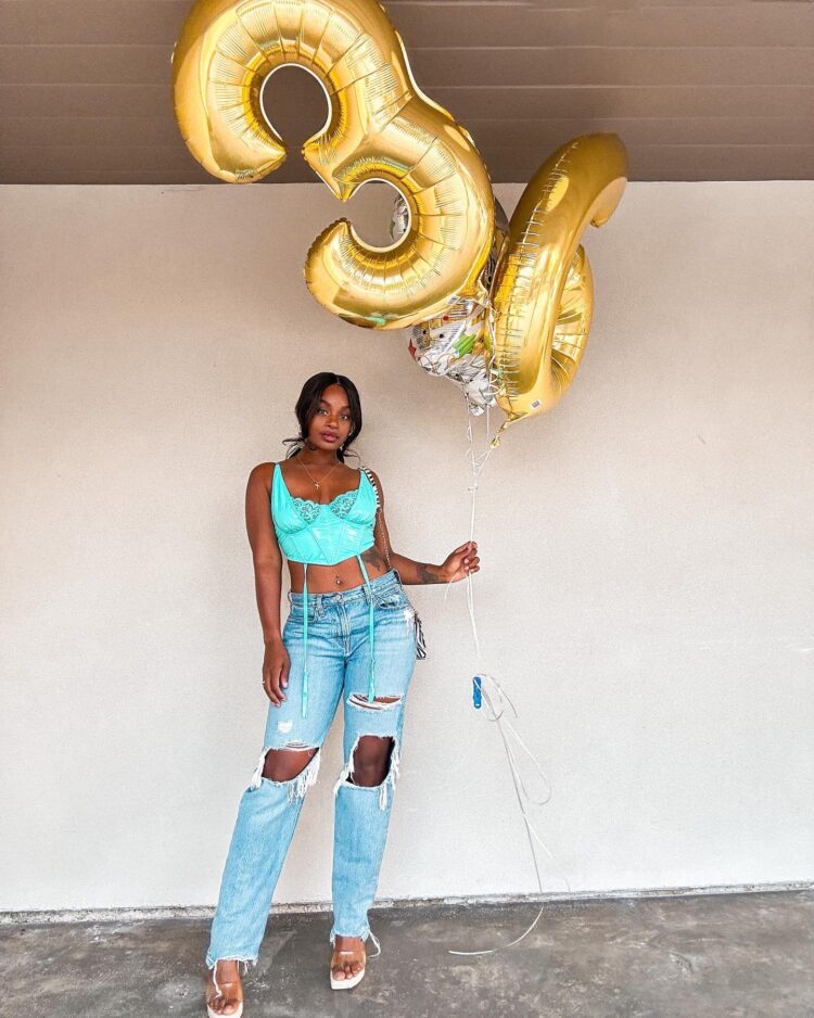 kendra oyesanya feet 5