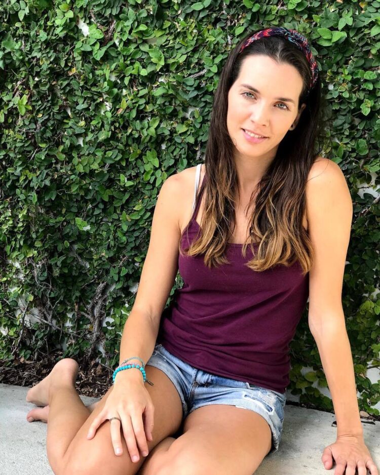 kendra santacruz feet 1