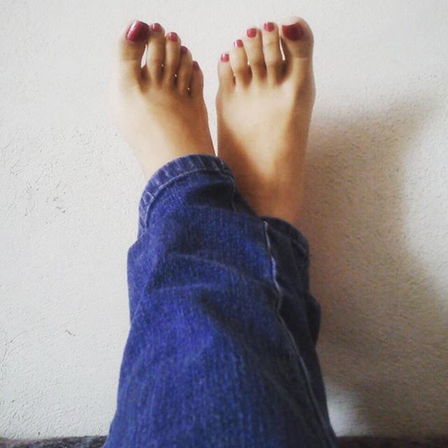 kendra santacruz feet 2