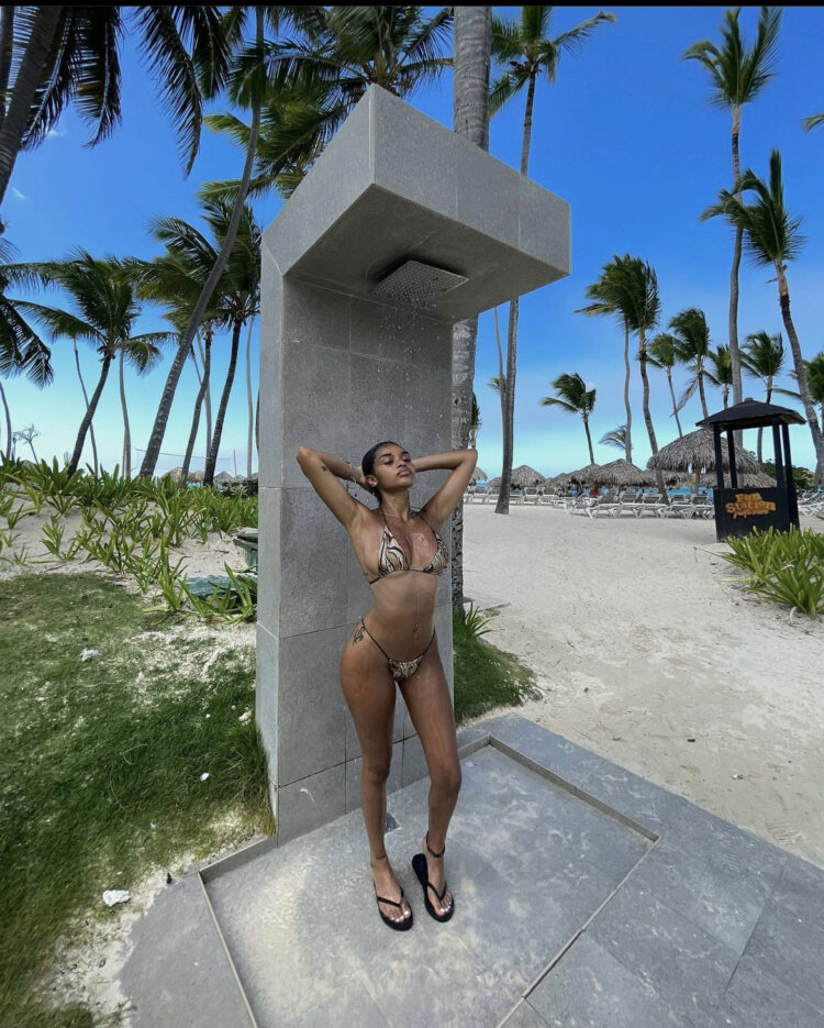 kenza benchrif feet 5