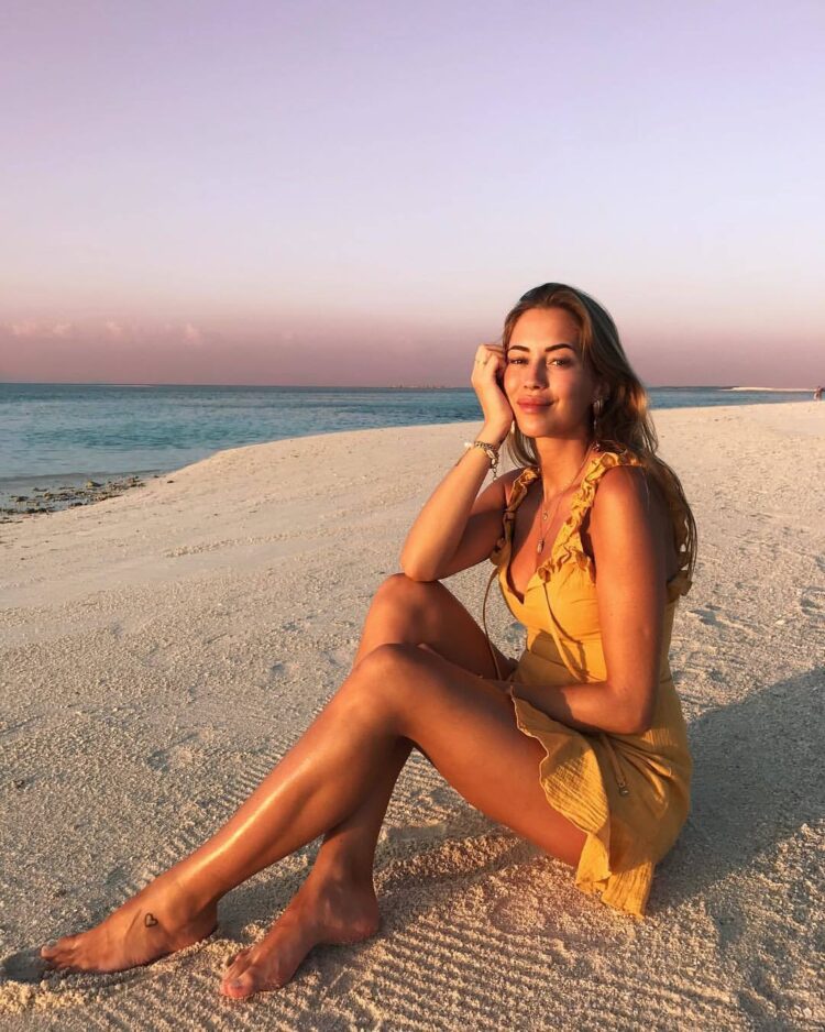 kenza zouiten feet 1