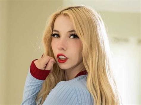 kenzie reeves feet 6