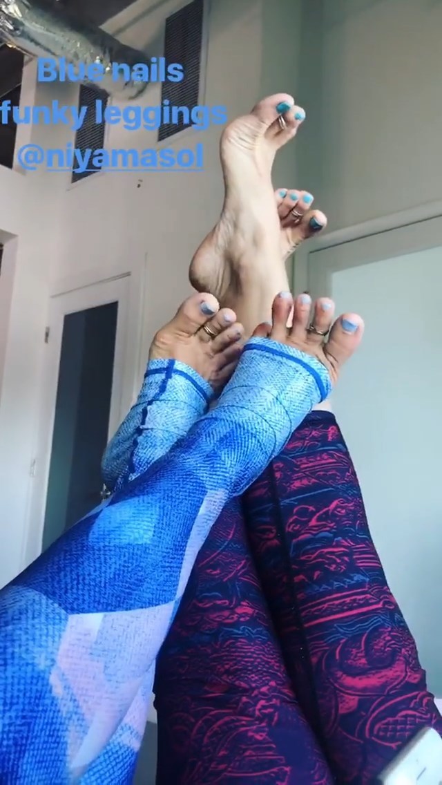 kerri verna feet