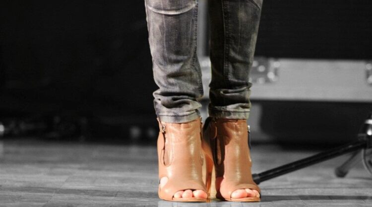 kerrie roberts feet 1