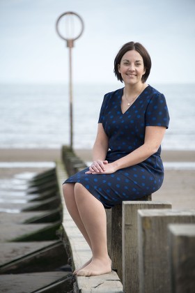 kezia dugdale feet 4