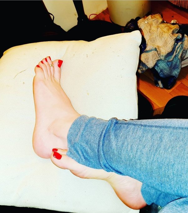 keziah kaur feet 3