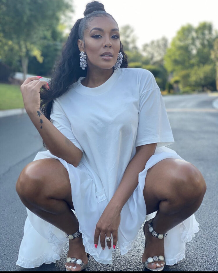 khadeen ellis feet 5