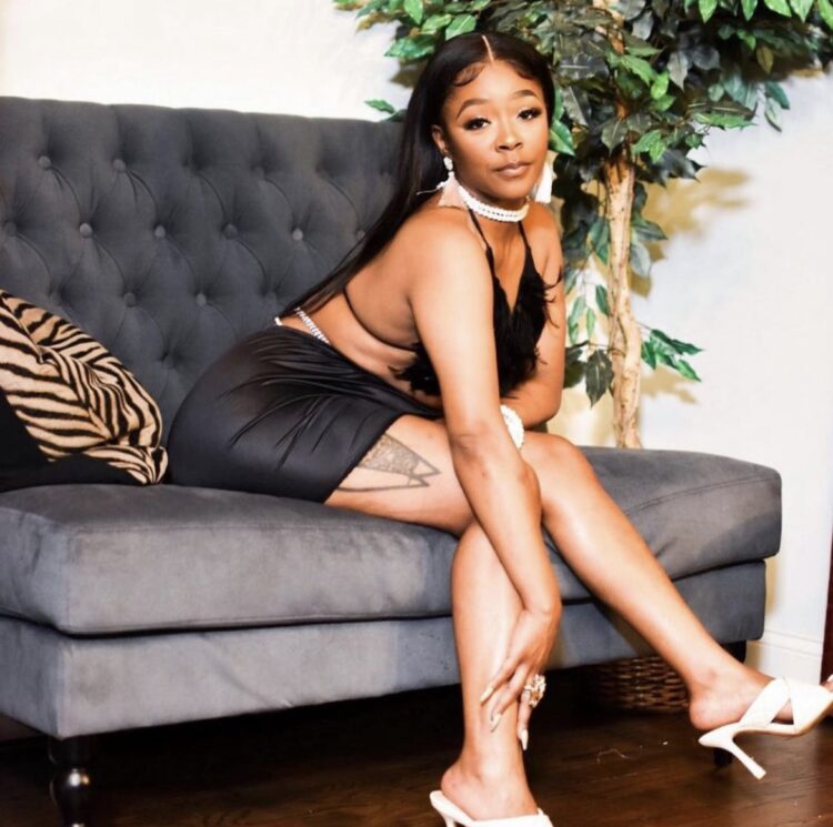 khia feet 1