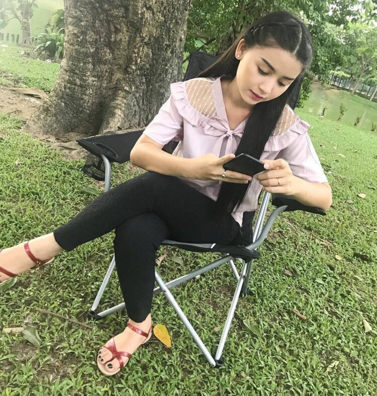 khin wint wah feet 1