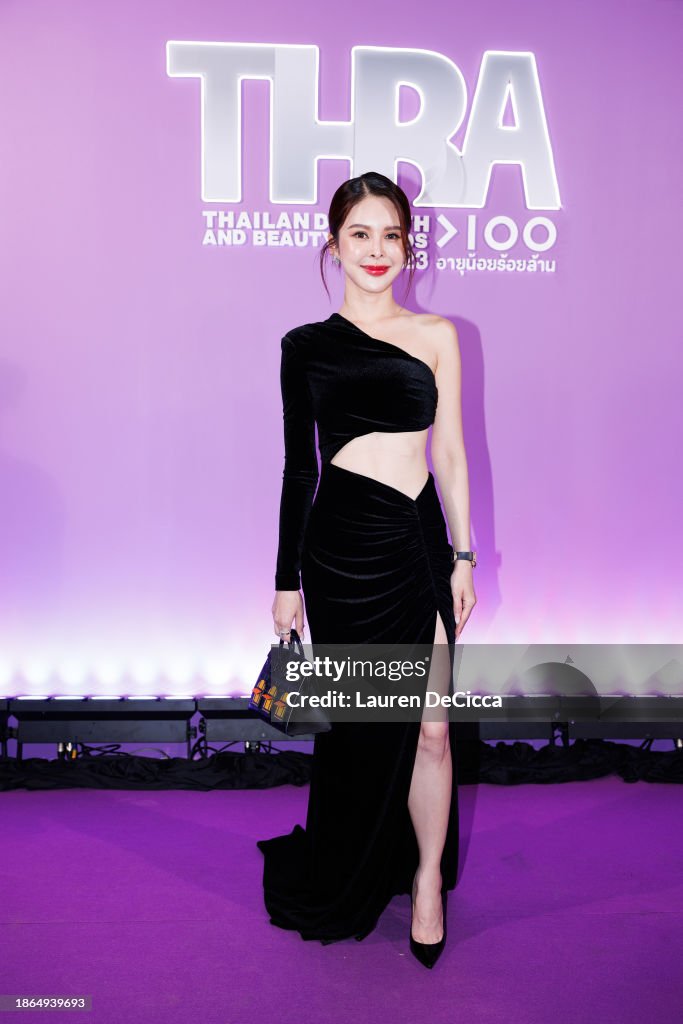 khwanchanok tuanwijit feet 2