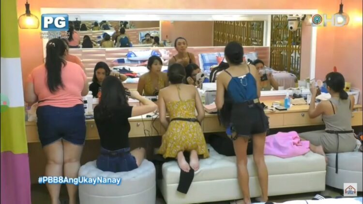 kiara takahashi feet 1