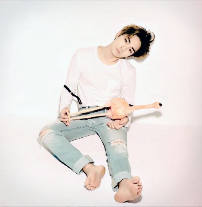 kibum.png feet 3