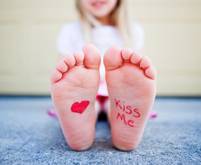 kid valentine feet 6