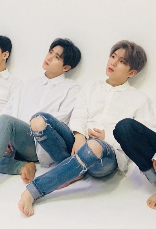 kihyun feet 1
