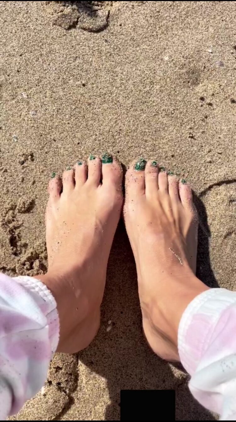 kika silva feet