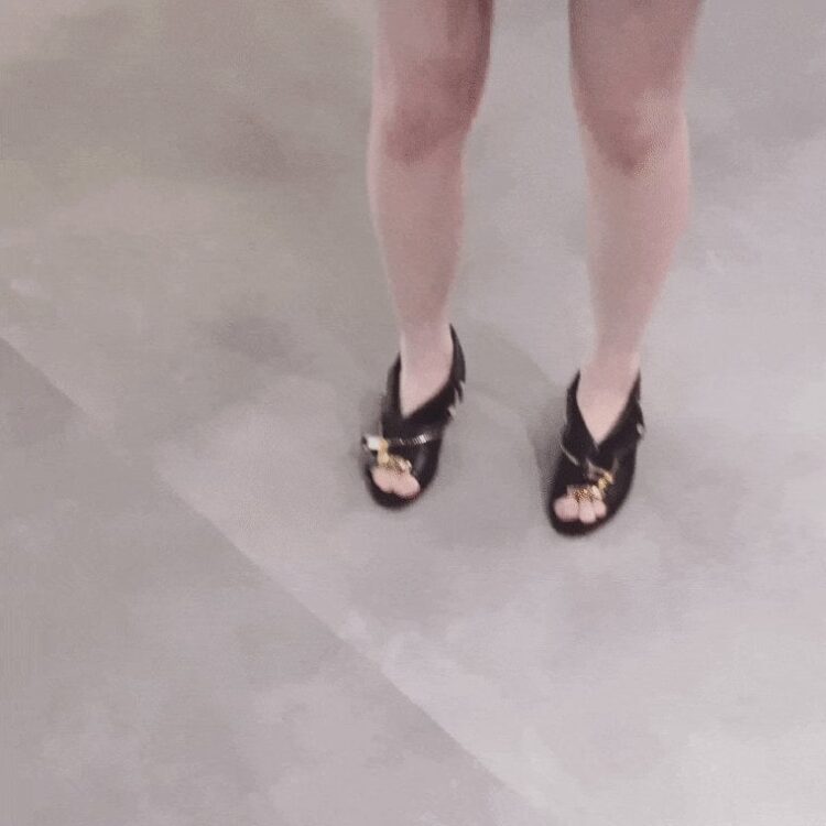 kim chaehyun feet 3