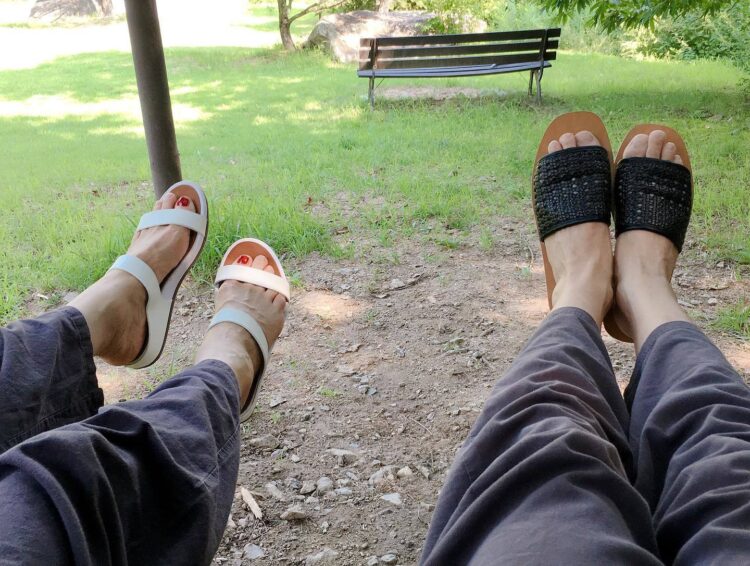 Stunning Yoon Sun-woo Weds Kim Ga-eun: Actors Tie The Knot After 10-year Romance Background Illustration Stunning Yoon Sun-woo Weds Kim Ga-eun: Actors Tie The Knot After 10-year Romance Background Illustration