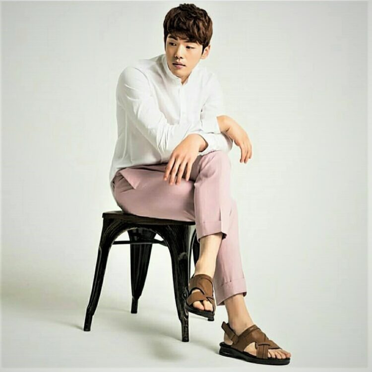 kim hyeon jeong feet 1