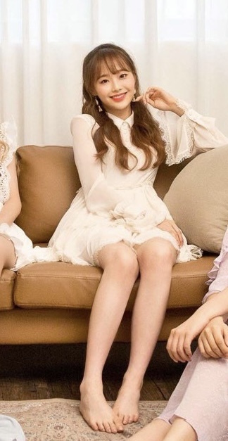 kim ji woo feet 2