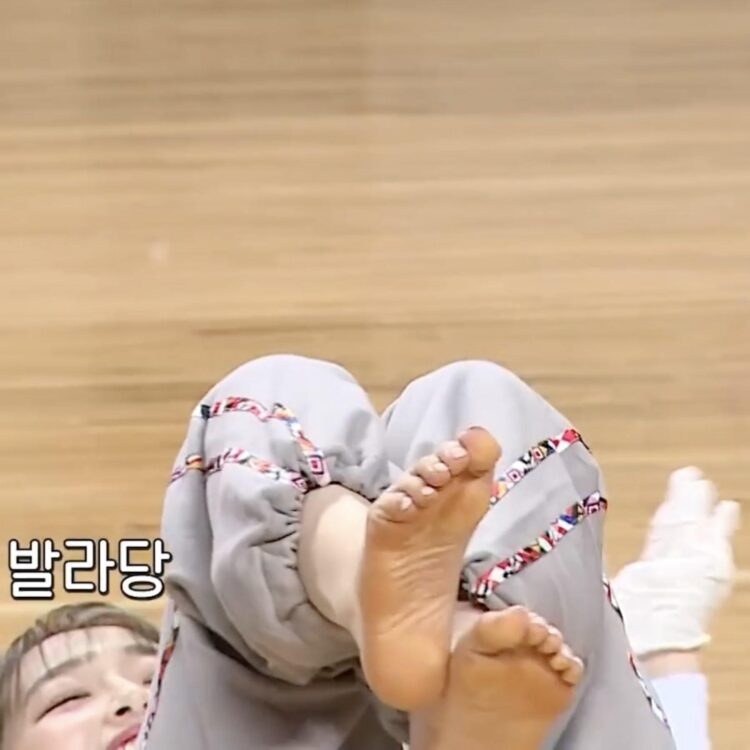 kim ji woo feet 6