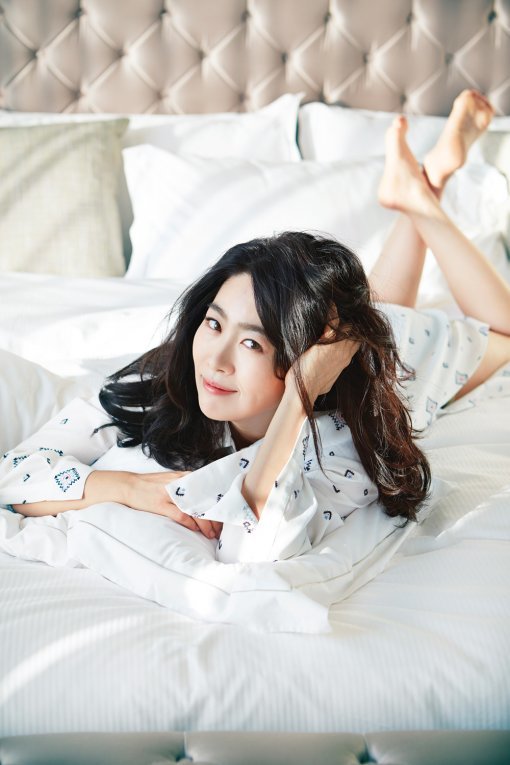 kim jin young feet 6