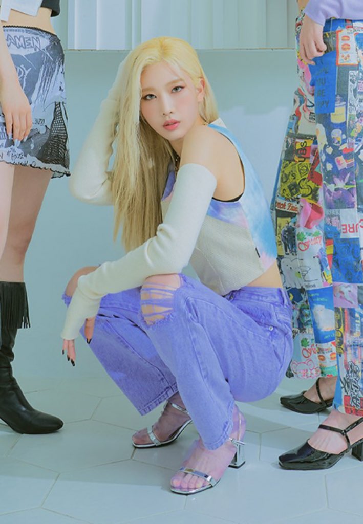 kim lip feet 4