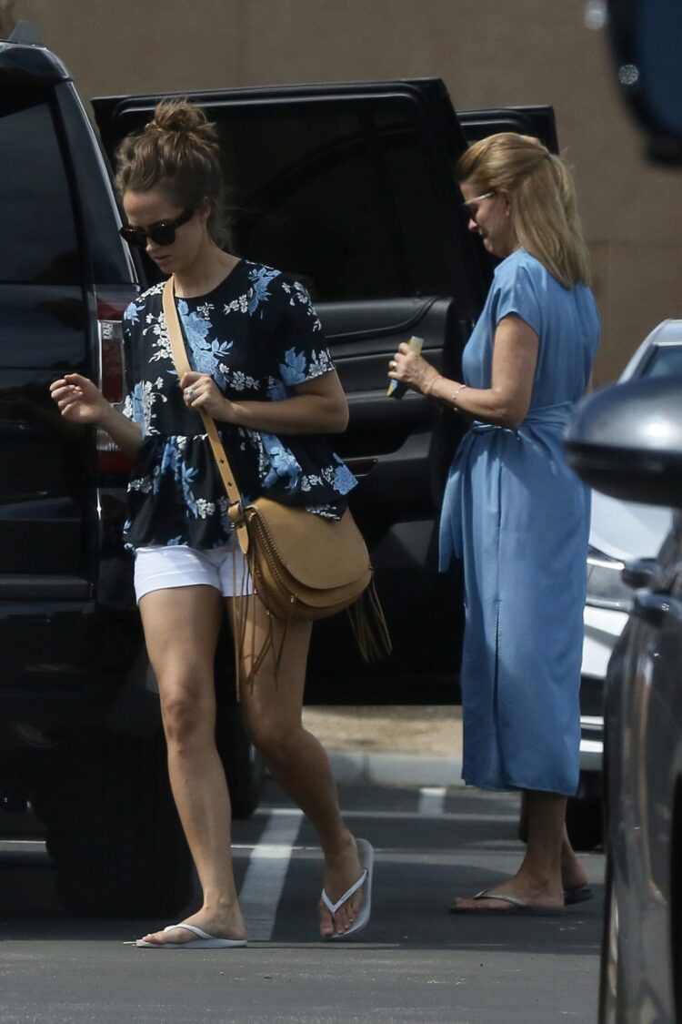 kim sears feet 6 scaled