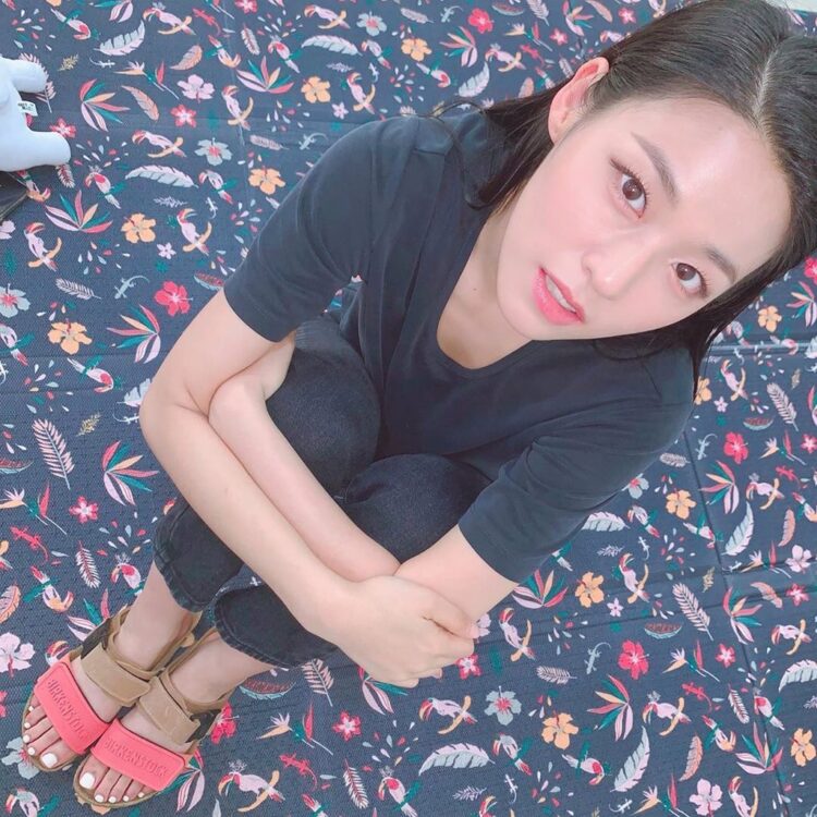 kim seolhyun feet