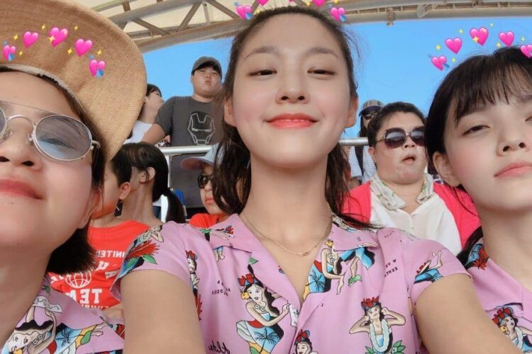 kim shin young feet 5