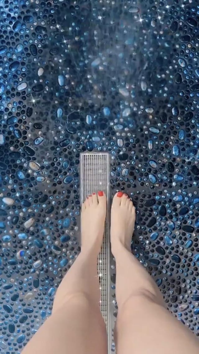 kimberly loaiza feet 3