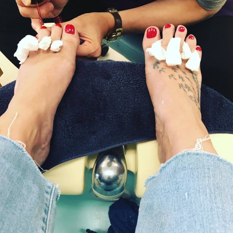 kimberly mccullough feet