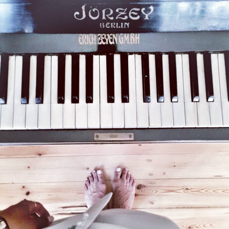 kinga paruzel feet 3