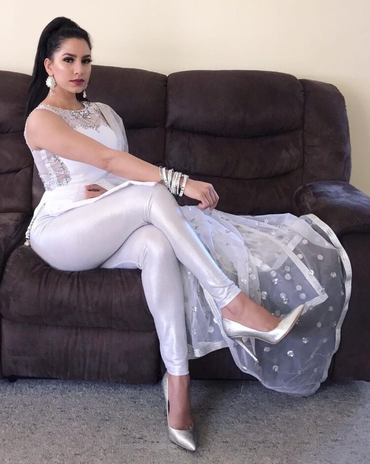 kiran dhaliwal feet 2