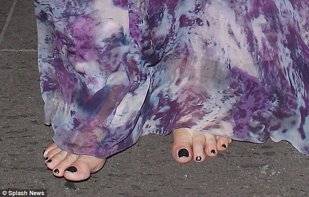 kirstie alley feet
