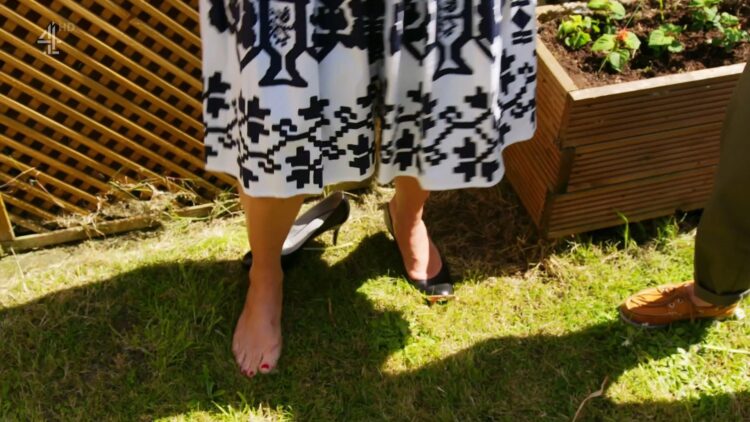 kirstie allsopp feet 1