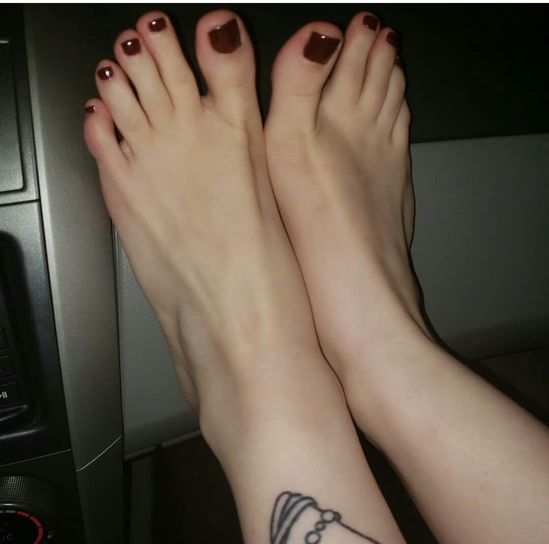 kissa feet 2