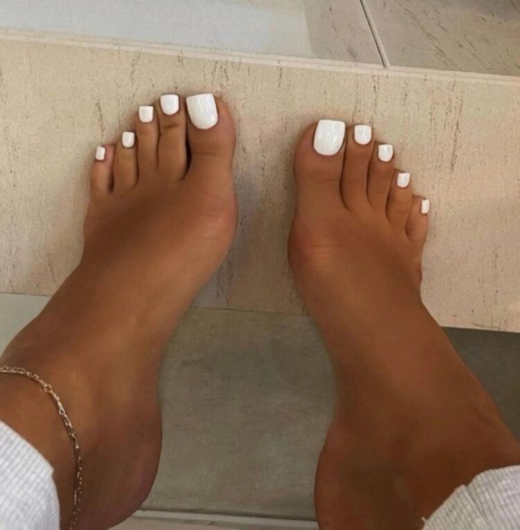 klariza clayton feet 4